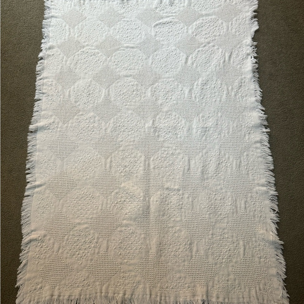 Throw with fringe cream color SZ 40”x58”